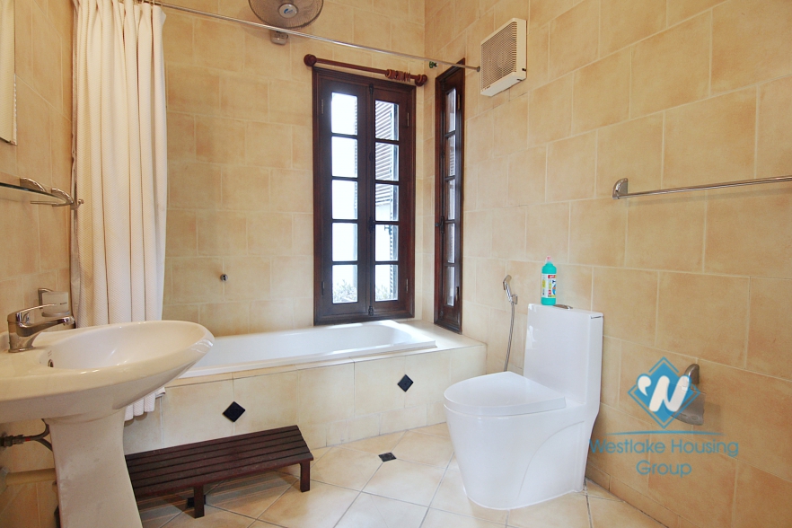 Cosy house with large yard and garden for lease in Xuan Dieu street, Tay Ho, Hanoi
